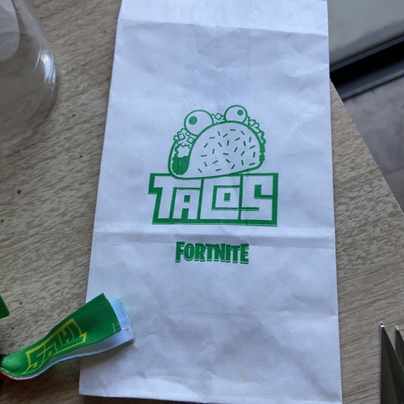 Fortnite LeBron James Rare Collectibles - Picture 6 of 7